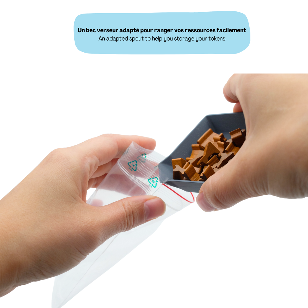 Coupelle avec bec verseur pour un rangement dans les sachets ou boîtes facilement.