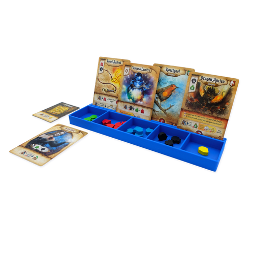 Pour ranger vos ressources personnelles ou au centre de la table comme banque. Plus de ressources qui roulent jusque sous la table.